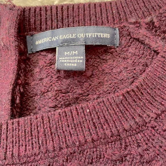 A&E Quilted looking Burgundy Sweater with back Zipper detail, size M - Picture 2 of 6